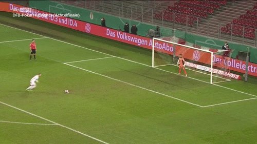 1642592727785018835.gif 凯因茨点球.gif