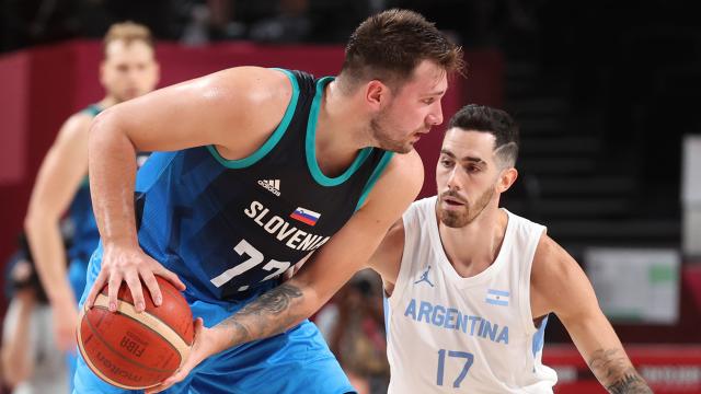 B体育必一运动-奥运首秀东契奇再现神奇，他让美国众星相形见绌